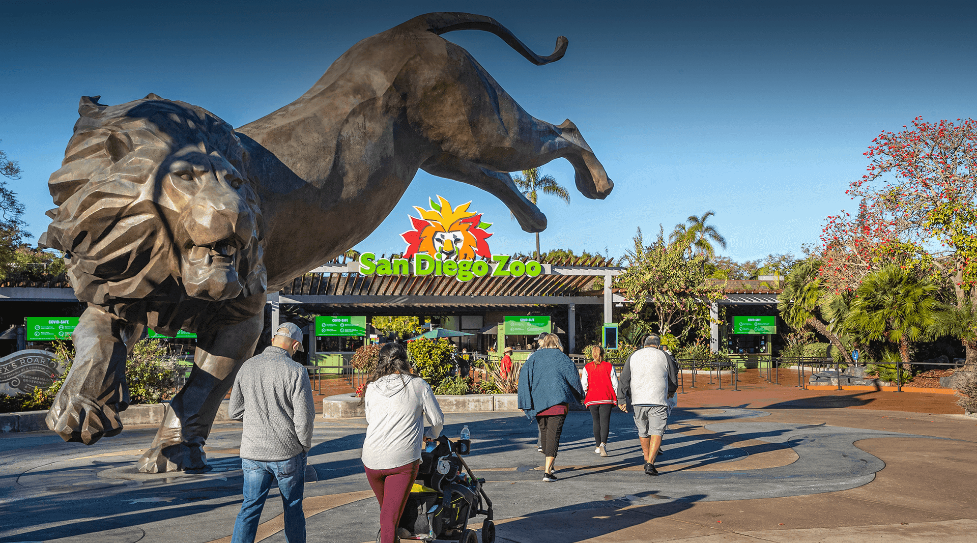 Image of the entrance to the San Diego Zoo, including a large statue of a leaping lion.